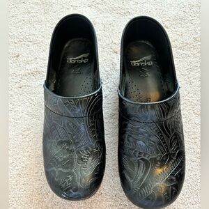 Dansko Prof black tooled size 39
